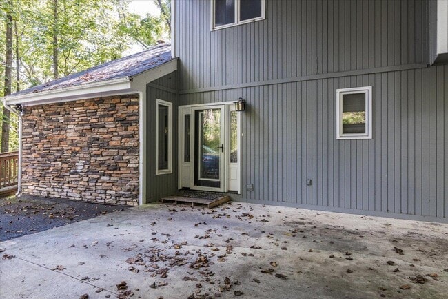 5708 Bridlewood Dr in Cave Spring, VA - Building Photo - Building Photo