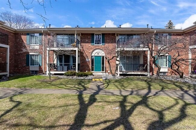 12054 15 Mile Rd in Sterling Heights, MI - Building Photo - Building Photo