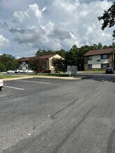 Roberts Village Apartments in Beaver, WV - Foto de edificio - Building Photo