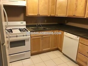 18 Juniper St, Unit 49 in Brookline, MA - Building Photo - Building Photo
