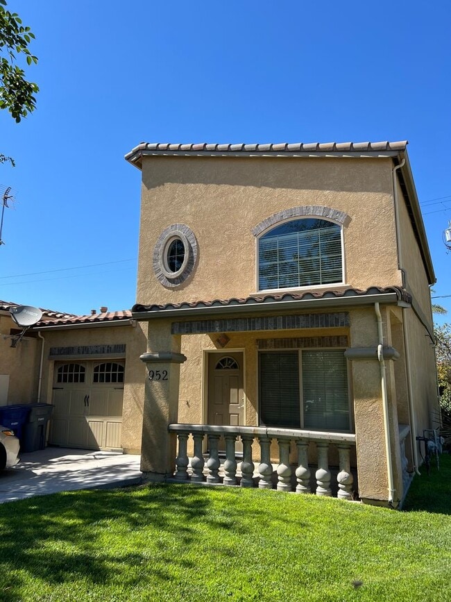 property at 952 Cherry Ln