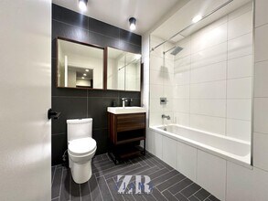 25 E 19th St in Brooklyn, NY - Building Photo - Building Photo