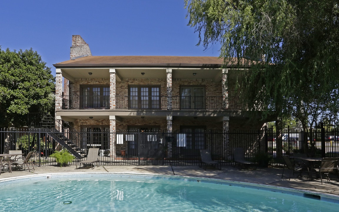 Gates of Oakwood in Gretna, LA - Foto de edificio