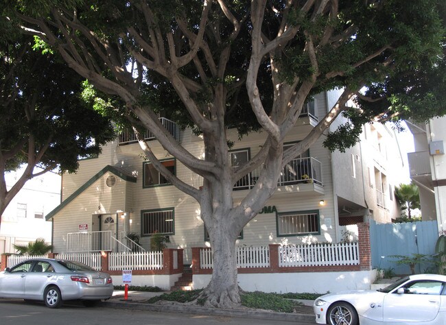 9 LOMA AV in Long Beach, CA - Foto de edificio - Building Photo