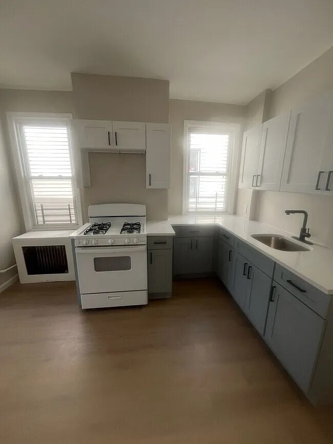 98 Grace St, Unit 1R