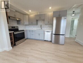 1056 Harkness Ave in Ottawa, ON - Building Photo - Building Photo