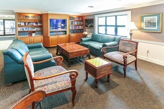 Rustic Village in Rochester, NY - Foto de edificio - Building Photo