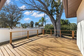 4426 Helena St NE in St. Petersburg, FL - Building Photo - Building Photo