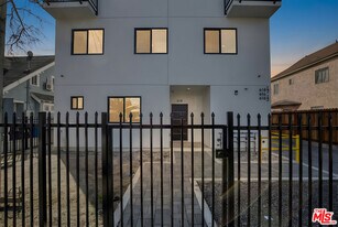 618 E 28th St in Los Angeles, CA - Building Photo