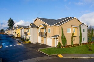 Four Seasons Central in Vancouver, WA - Building Photo