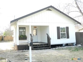 426 Aguila St in Seguin, TX - Building Photo