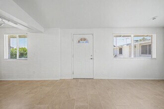 10606 W Oakmont Dr in Sun City, AZ - Foto de edificio - Building Photo