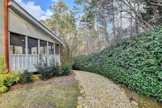 6709 Wooded Cove Ct in Flowery Branch, GA - Building Photo - Building Photo