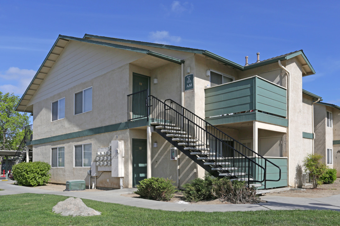 Cedarbrook in Hanford, CA - Building Photo