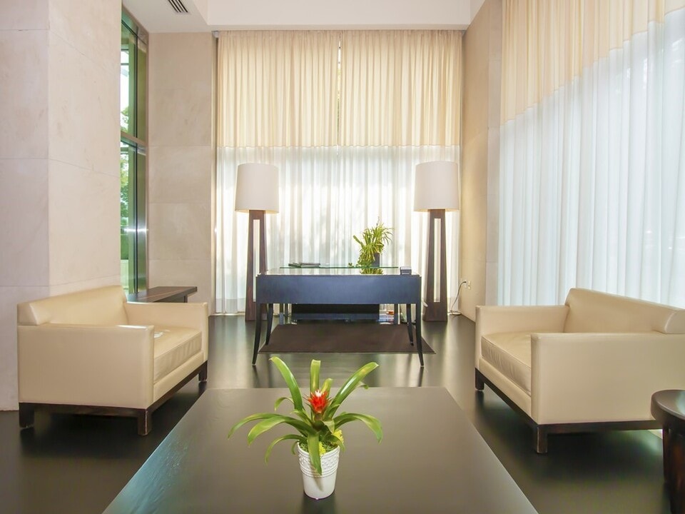 219 Brannan St in San Francisco, CA - Building Photo