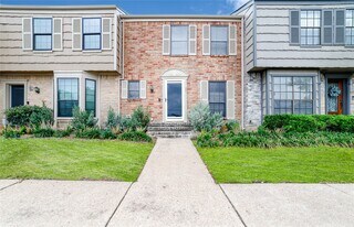 7505 Memorial Woods Dr in Houston, TX - Building Photo