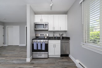 Lynn Apartments in Bridgeport, CT - Building Photo - Building Photo