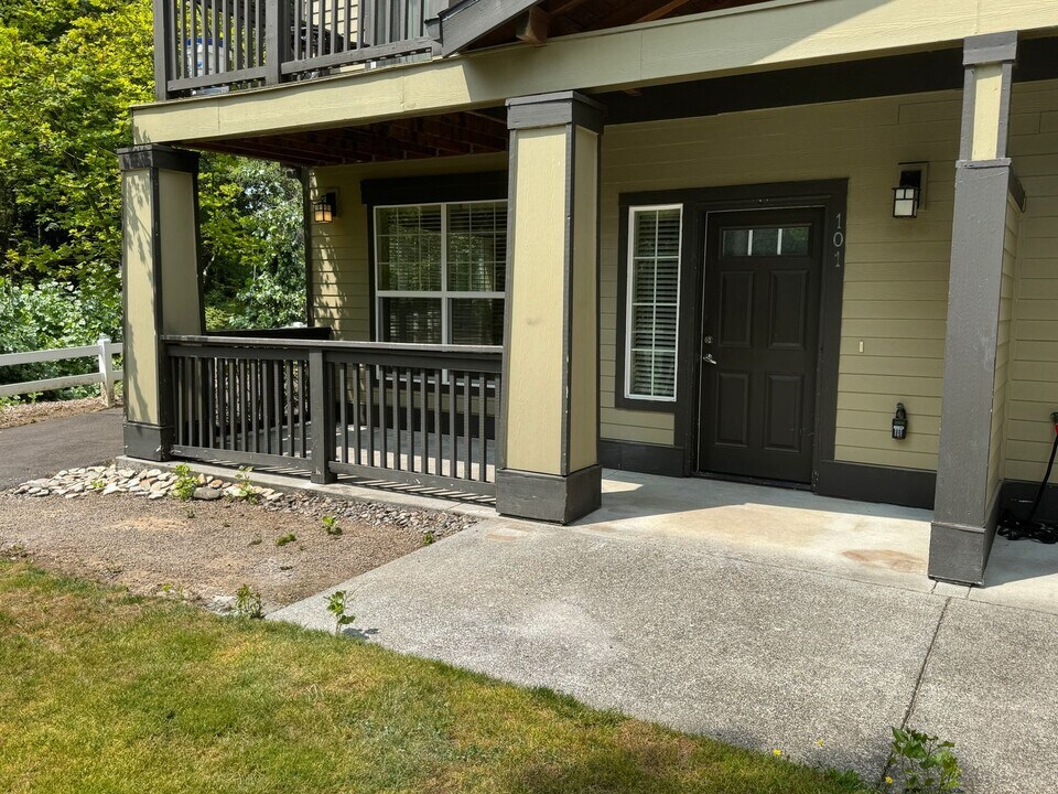 22814 SW Forest Creek Dr in Sherwood, OR - Building Photo