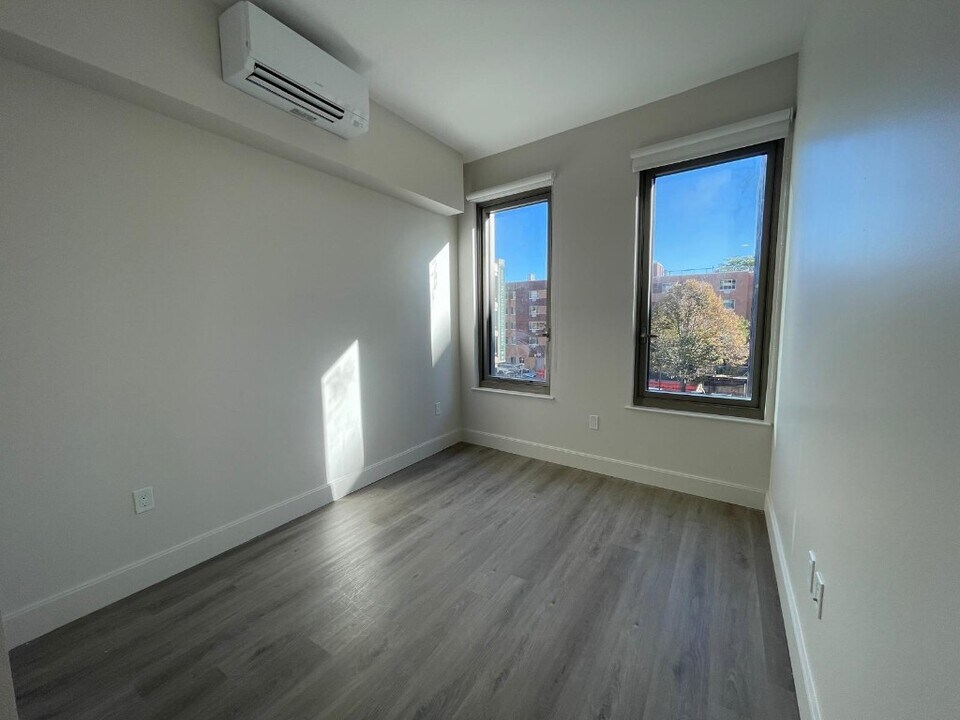 77 Commercial St in Brooklyn, NY - Building Photo
