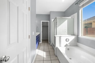 1634 Sierra Creek Dr in Manteca, CA - Foto de edificio - Building Photo