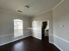 8277 Whispering Elm Dr in Memphis, TN - Building Photo - Building Photo