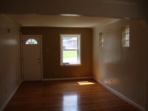 1200 Watts St in University City, MO - Building Photo - Building Photo