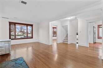 33 Douglas Ave in Stamford, CT - Building Photo - Building Photo