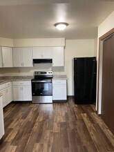 Immaculate Updated 2 Bedroom with 1 Bath in Rockford, IL - Foto de edificio - Building Photo
