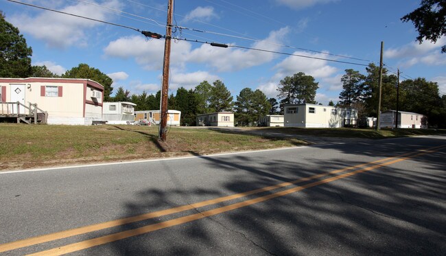 Parker's Mobile Homes in Four Oaks, NC - Building Photo - Building Photo