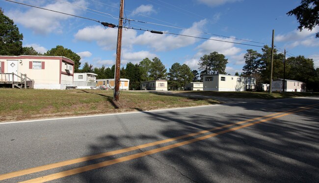 Parker's Mobile Homes in Four Oaks, NC - Foto de edificio - Building Photo