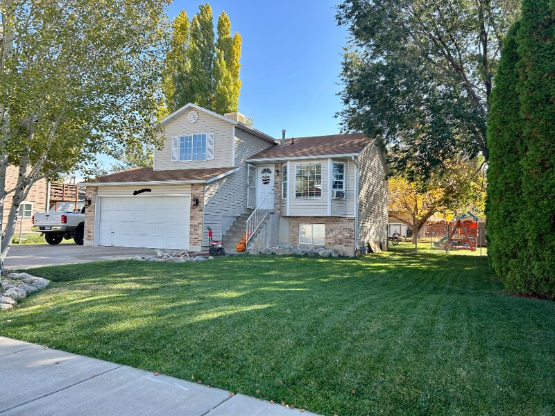2493 1850 N St in Clinton, UT - Building Photo
