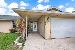 489 SE Evergreen Terrace in Port St. Lucie, FL - Building Photo