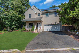 25 Oakshades Ave in Strathmore, NJ - Building Photo - Building Photo