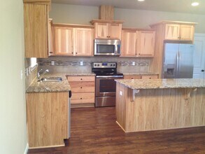 425 N Vernonia Rd in Saint Helens, OR - Building Photo - Building Photo