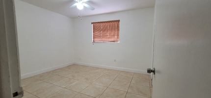 661 SE 7th Ave in Hialeah, FL - Building Photo - Building Photo