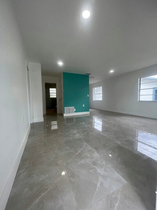 4519 87th St Ct W in Bradenton, FL - Foto de edificio