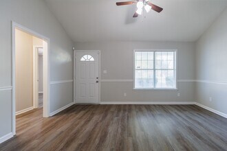 1602 Spring Meadow Cir in Valdosta, GA - Building Photo - Building Photo