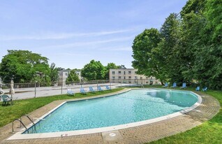 22 Chestnut Pl, Unit 403 in Brookline, MA - Building Photo