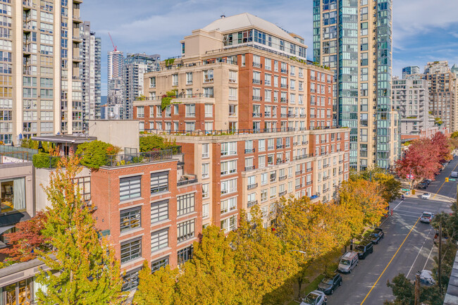 The Beresford in Vancouver, BC - Building Photo - Building Photo