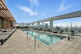 1119 W Carroll Ave in Chicago, IL - Building Photo - Building Photo