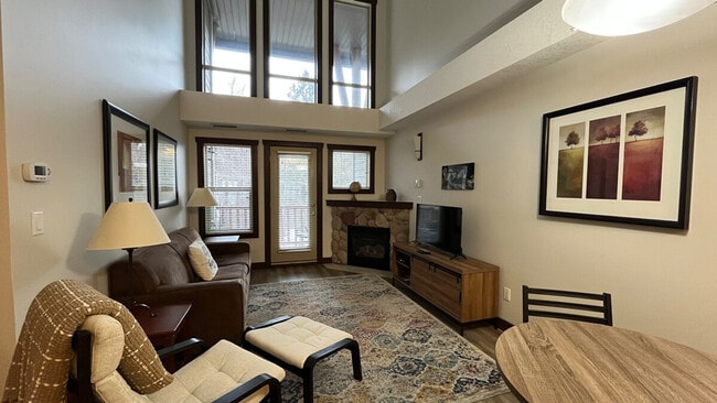 1639 McDonald Ave in Fernie, BC - Building Photo - Building Photo