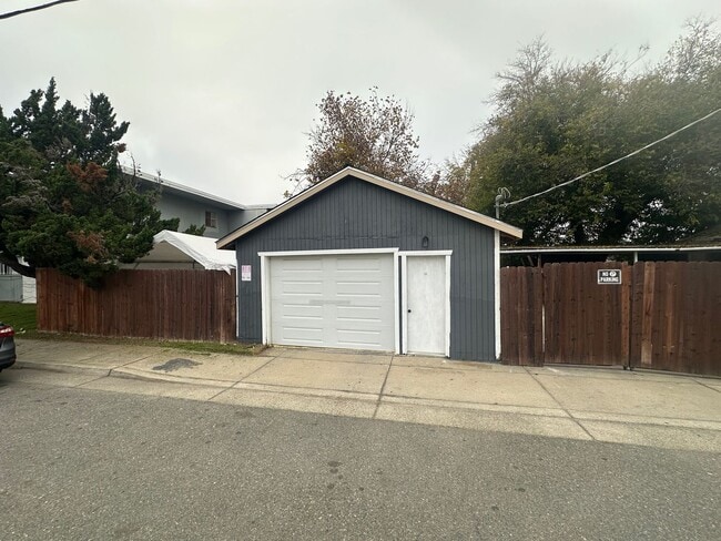 301 Ainsley Ave in Yuba City, CA - Building Photo - Building Photo