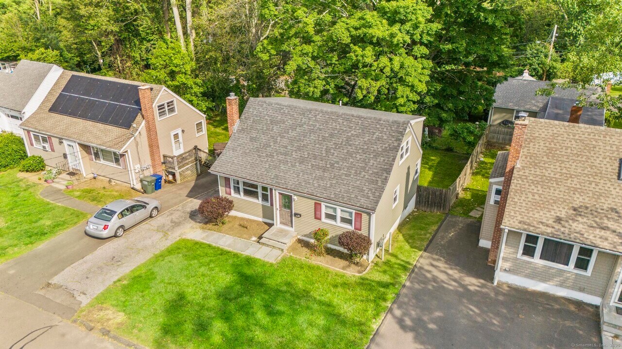 130 Ashton St in Bridgeport, CT - Building Photo