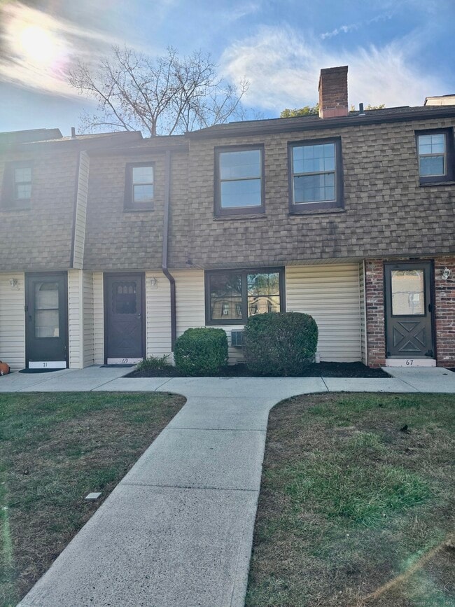 69 Homestead Ln in Brookfield, CT - Building Photo - Building Photo