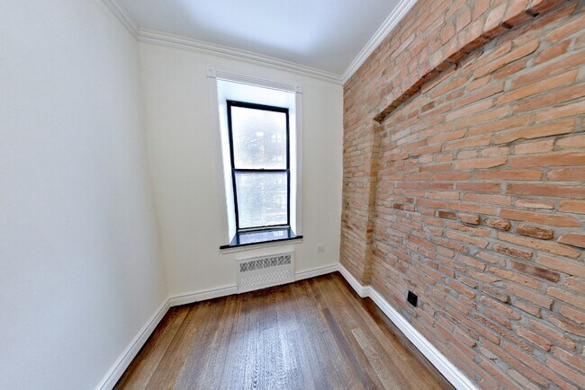 424 W 51st St in New York, NY - Building Photo - Building Photo