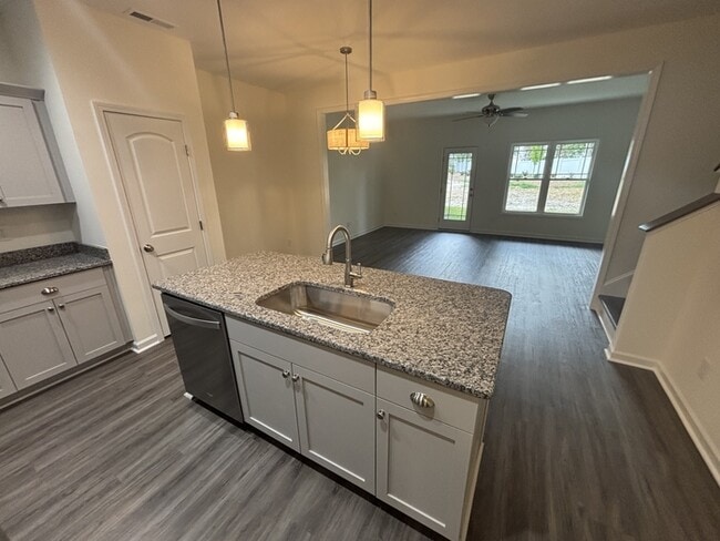 612 S Blackmon St in Benson, NC - Building Photo - Building Photo