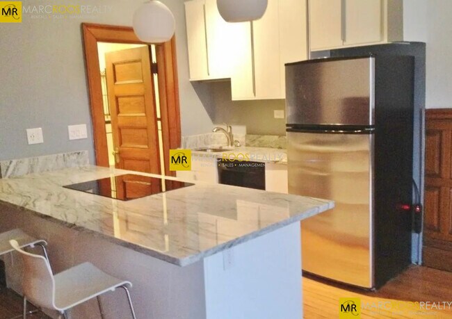 84 Beacon St, Unit Beacon St #2 in Boston, MA - Building Photo - Building Photo