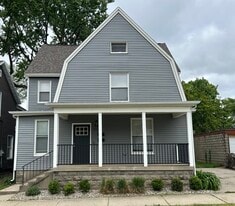 411 6th St NW in Grand Rapids, MI - Building Photo
