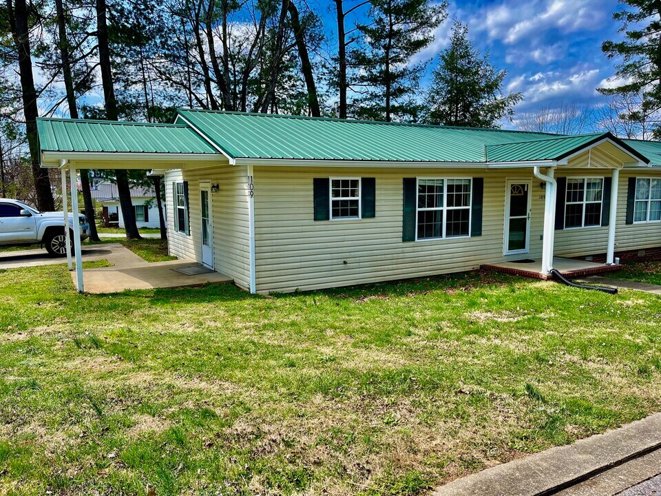109 Pettus St in Somerset, KY - Building Photo