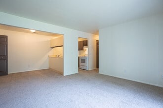Leonard East Apartments in Grand Rapids, MI - Building Photo - Interior Photo